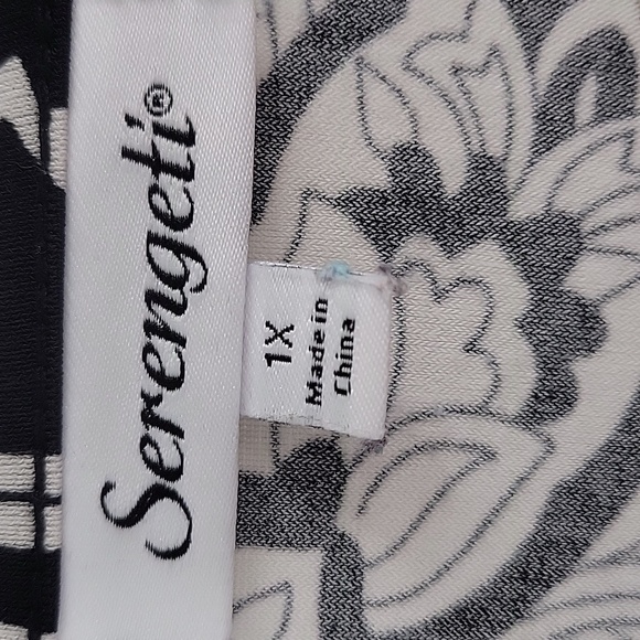 Serengeti Black and White Tunic - Picture 2 of 12